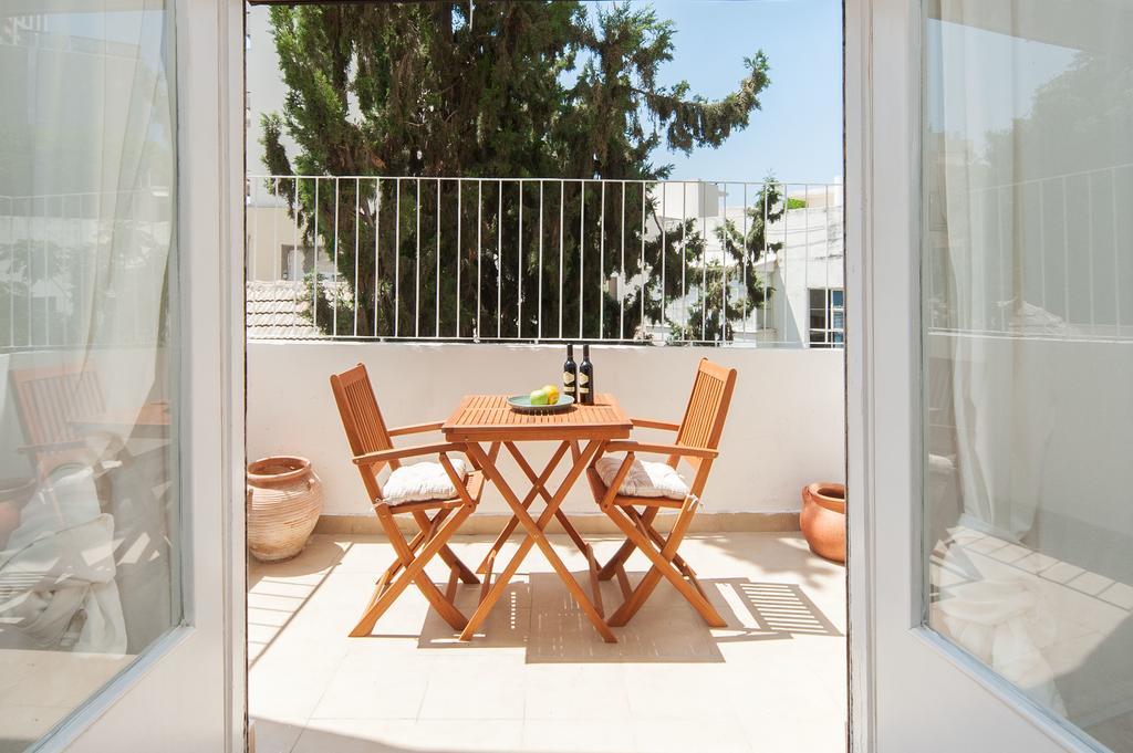Charming 2Bd Apt W/ Balcony By Sea N' Rent 텔아비브 객실 사진