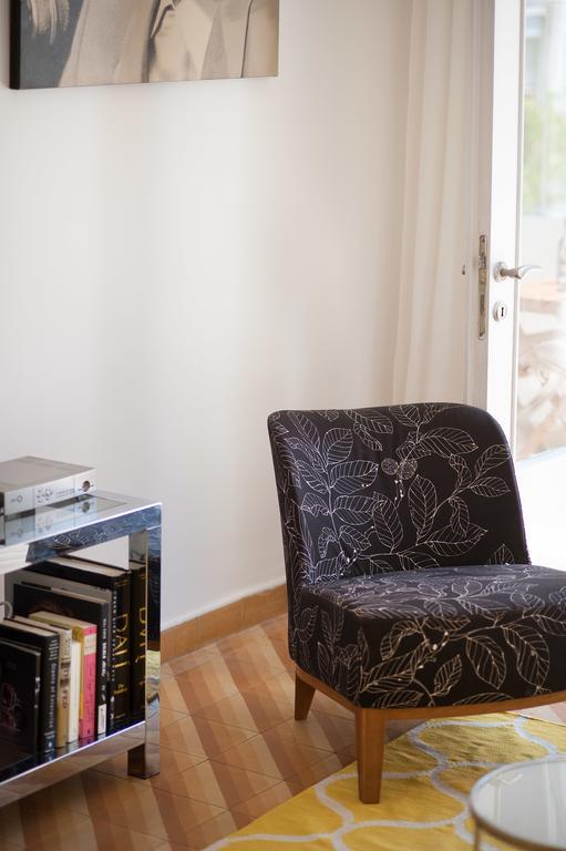 Charming 2Bd Apt W/ Balcony By Sea N' Rent 텔아비브 객실 사진