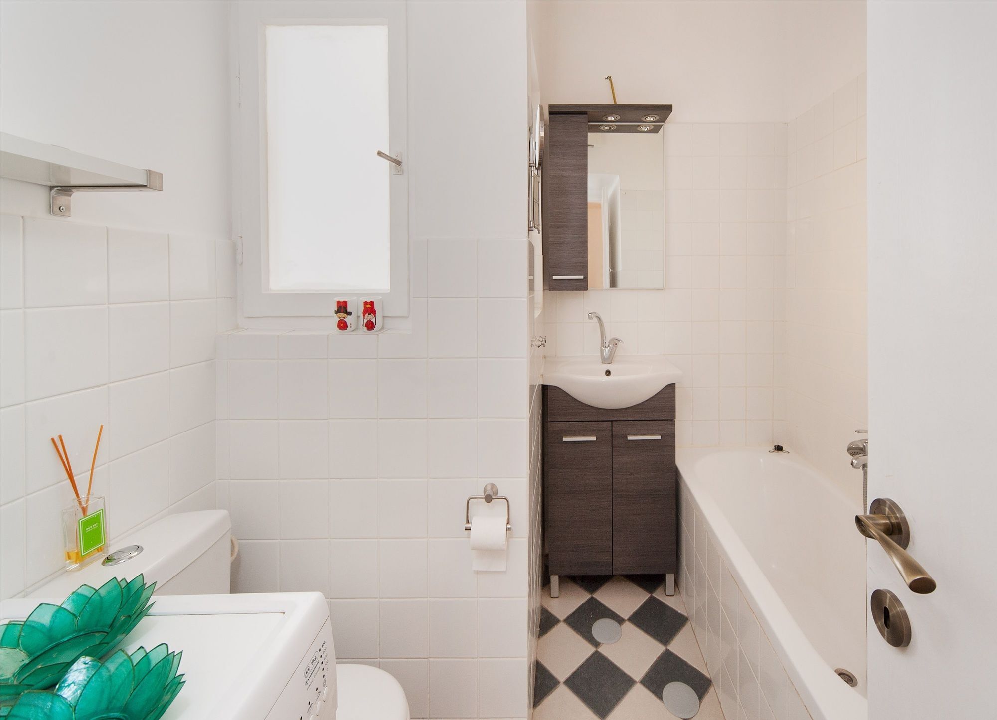 Charming 2Bd Apt W/ Balcony By Sea N' Rent 텔아비브 외부 사진